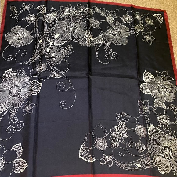 Anne Klein Scarf - Picture 3 of 10